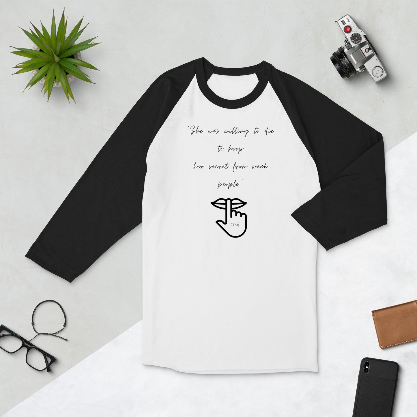 Secret 3/4 sleeve raglan shirt